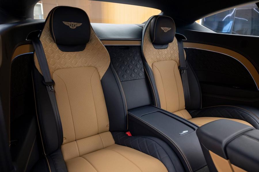 Интерьер Bentley Continental GT 2020 года  (UAE) (фото 4 из 10)